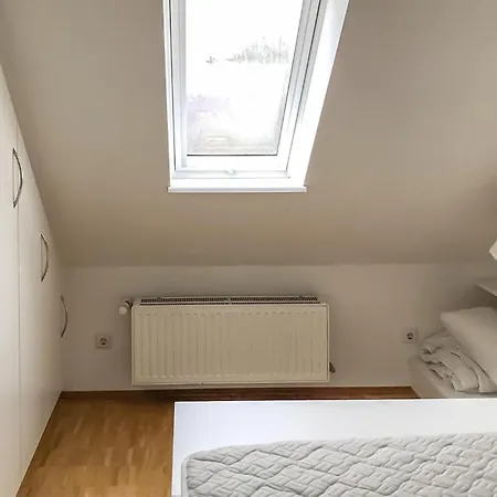 1 Bedroom Gorgeous In Apartment *